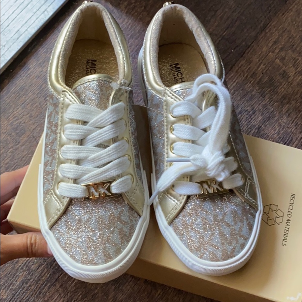 *   NEW  * MICHAEL KORS * (GIRLS ) SHOES SIZE 13